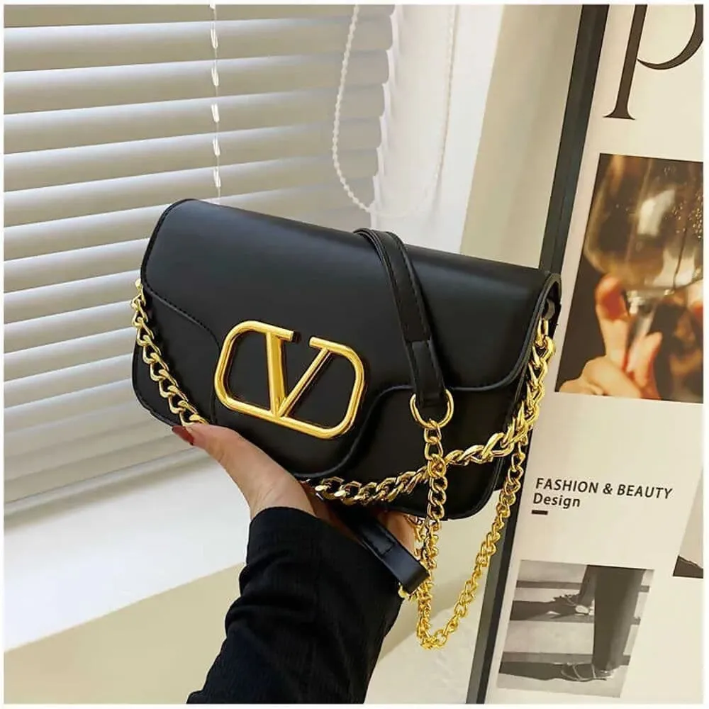 Black - V  BUCKLE CLUTCH BAG-